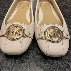 NWOT Michael Kors Loafers size 7.5, Cream color